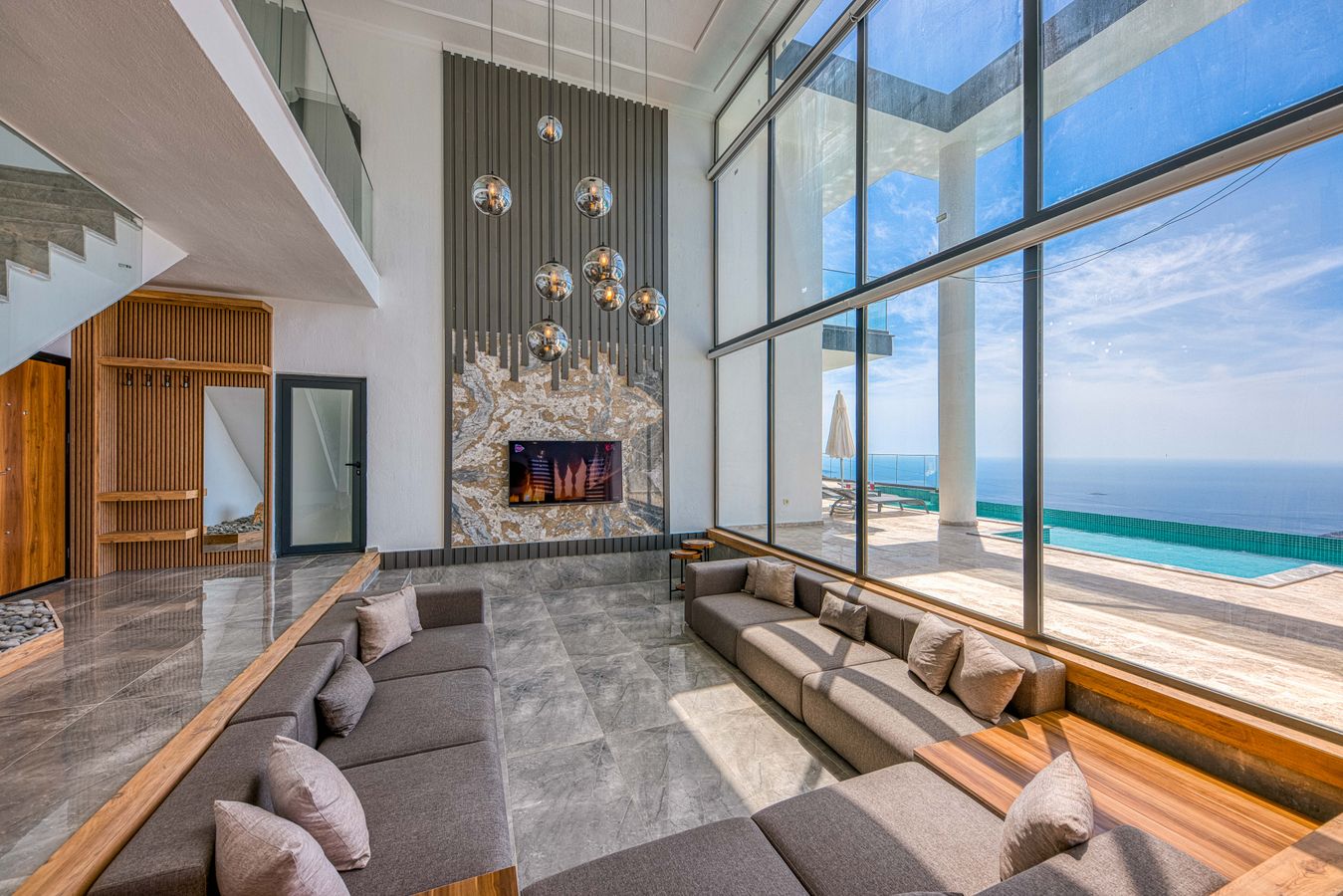 Casa contemporánea junto al mar
